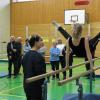 Alles rund ums Deutsche Sportabzeichen und viele weitere Attraktionen wird es 2020 beim großen "DOSB-Tour-Stopp" in Mellrichstadt geben. Das Foto zeigt Teilnehmer an einer früheren Fortbildung für Sportabzeichenprüfer in Mellrichstadt. Auch Turnen kann als DSA-Disziplin gewählt werden. Alles rund ums Deutsche Sportabzeichen und viele weitere Attraktionen wird es 2020 beim großen "DOSB-Tour-Stopp" in Mellrichstadt geben. Das Foto zeigt Teilnehmer an einer früheren Fortbildung für Sportabzeichenprüfer in Mellrichstadt. Auch Turnen kann als DSA-Disziplin gewählt werden.