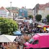 Das Food Truck Festival und der verkaufsoffene Sonntag lockten im vergangenen Jahr zahlreiche Besucher auf den Bad Neustädter Marktplatz. Das Food Truck Festival und der verkaufsoffene Sonntag lockten im vergangenen Jahr zahlreiche Besucher auf den Bad Neustädter Marktplatz.