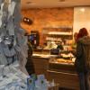 Kassenzettel-Aktion in Oberelsbach: Der Bon-Baum begrüßt die Kunden des Mühlencafés.