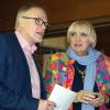 Sie blicken mit mahnenden aber auch mutigen Worten in die Zukunft, Oberbürgermeisterkandidat Holger Laschka und die Bundestagsvizepräsidentin der Grünen Claudia Roth. Sie blicken mit mahnenden aber auch mutigen Worten in die Zukunft, Oberbürgermeisterkandidat Holger Laschka und die Bundestagsvizepräsidentin der Grünen Claudia Roth.