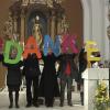 Die Kirchenverwaltung sagte "Danke" an alle, die bei der Renovierung mitgewirkt hatten. Die Kirchenverwaltung sagte "Danke" an alle, die bei der Renovierung mitgewirkt hatten.