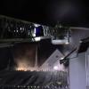 Ein Raub der Flammen wurde am frühen Dienstagmorgen in Eltmann der Dachstuhl einer Lagerhalle für Reifen und ein sich direkt daneben befindlicher Carport. Mit den Drehleitern der Feuerwehren Eltmann und Ebelsbach bekämpften die Einsatzkräfte das Feuer von oben.