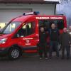 Groß war die Freude bei der Übergabe des neuen Mannschaftstransportwagens bei der Feuerwehr Kirchlauter mit (von links): erster Kommandant Frank Brehm, dritter Kommandant Martin Fuchs, Bürgermeister Karl-Heinz Kandler, zweiter Bürgermeister Reinhold Stöhr und zweiter Kommandant Andreas Jakubka.