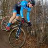 Rasante Abfahrten über Stock, Stein, Matsch oder Eis: Sven Baumann findet meist die richtige Balance aus Treten und Steuern und gewann so die Cyclocross-Bundesliga.