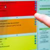 Ein Farbsystem stuft die Dringlichkeit der Behandlung von Patienten in der Notaufnahme ein. Bei Rot muss sofort ein Arzt kommen, bei Orange spätestens in zehn Minuten, bei Gelb nach 30 Minuten. Ein Farbsystem stuft die Dringlichkeit der Behandlung von Patienten in der Notaufnahme ein. Bei Rot muss sofort ein Arzt kommen, bei Orange spätestens in zehn Minuten, bei Gelb nach 30 Minuten.