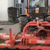 Bauer mit Traktor und Arbeitsgerät: Sauber eingeparkt vor der CSU-Geschäftsstelle. Bauer mit Traktor und Arbeitsgerät: Sauber eingeparkt vor der CSU-Geschäftsstelle.