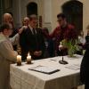 Haupt- und Ehrenamtliche geben Dekanatsjugendreferent Frank Grohmann einen Segen mit auf den Weg bei seiner Verabschiedung in St. Stephan.