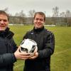 Amts- und Ballübergabe: Andreas Hassold hat nach neun Jahren als Vorsitzender des SV Nenzenheim mit André Müller einen Nachfolger gefunden.