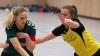 In Top-Form: Kleinlangheims Carmen Wilhelm (grün) erzielte neun Körbe, hier verteidigt sie den Ball gegen Ettlebens Hannah Erhardt.