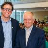 OB-Kandidat Martin Heilig (links) und Stuttgarts Oberbürgermeister Fritz Kuhn beim Neujahrsempfang der Würzburger Grünen im Shalom Europa.