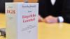 Im Bürgerlichen Gesetzbuch ist geregelt, wer einen Verein gerichtlich und außergerichtlich vertreten kann. Im Bürgerlichen Gesetzbuch ist geregelt, wer einen Verein gerichtlich und außergerichtlich vertreten kann.