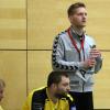 Beobachtet und analysiert anstatt zu brüllen: Königsbergs Trainer Simon Schweßinger. Doch seine Zeit beim TVK läuft zum Saisonende ab.