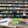 Schmökern und nach tollen Büchern Ausschau halten - hier ein Archivbild - macht Spaß. 