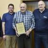 Herbert Schneider (Bildmitte) wurde zum Ehrenmitglied der FFW Königsberg ernannt. Zur Ernennung gratulierten: (von links) Bürgermeister Claus Bittenbrünn, Steffen Wiedemuth (zweiter Vorsitzender des Feuerwehrvereins), Frank Kimmel (Vorsitzender des Feuerwehrvereins), Kommandant Peter Schüler.