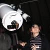 Schülerin Johanna von der AG Astronomie schaut in der Sternwarte durch das große Teleskop in Richtung Schweinfurter Abendhimmel. Schülerin Johanna von der AG Astronomie schaut in der Sternwarte durch das große Teleskop in Richtung Schweinfurter Abendhimmel.