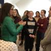 Im Rahmen des "Tages der freien Schulen" besuchte Landtagsabgeordnete Barbara Becker die Mädchenrealschule und plauderte mit den Mädchen über Themen, die die Schülerinnen interessieren.