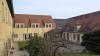 Gut eingebunden: 20-jähriges Bestehen feiert das Gaukönigshöfer Jakobushaus, das zwischen dem alten Pfarrhaus und der noch älteren Remise (rechts im Bild) errichtet wurde.