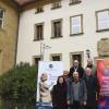 Die private Deutsche Stiftung Denkmalschutz (DSD) unterstützt die Sanierung der 134 Fenster am Schloss Obbach. Bei einer Begehung vor Ort waren dabei: (vorne, von links) DSD-Ortskuratoren Fränkische Stadtbaumeister Barbara Stüdlein und Reinhold Schöpf, Andreas Schäfer, Manfred Riedl von Lotto Bayern; hinten: Kreisheimatpfleger Guido Spahn und Euerbachs Bürgermeister Arthur Arnold. Die private Deutsche Stiftung Denkmalschutz (DSD) unterstützt die Sanierung der 134 Fenster am Schloss Obbach. Bei einer Begehung vor Ort waren dabei: (vorne, von links) DSD-Ortskuratoren Fränkische Stadtbaumeister Barbara Stüdlein und Reinhold Schöpf, Andreas Schäfer, Manfred Riedl von Lotto Bayern; hinten: Kreisheimatpfleger Guido Spahn und Euerbachs Bürgermeister Arthur Arnold.