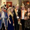 Die Hotelmanager Thomas Wienands und Vanessa Litesov (Dritter und Zweite von rechts) empfangen das Prinzenpaar mit Elferrat und Garden zum Prinzenfrühstück im Ghotel. 