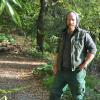 Jonas Gampe steht im gepachteten Waldstück der Gärtnerei Simon. Die Stadt hat zum Jahr 2021 die Pacht gekündigt.
