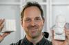 Professor Simon Zabler vom Lehrstuhl für Röntgenmikroskopie zeigt in dem Labor eine Büste von Röntgen und eine Holzstruktur aus dem 3D Drucker. Am Samstag, 9. Juli , spricht er bei der nächsten Kinderuni in Würzburg. Professor Simon Zabler vom Lehrstuhl für Röntgenmikroskopie zeigt in dem Labor eine Büste von Röntgen und eine Holzstruktur aus dem 3D Drucker. Am Samstag, 9. Juli , spricht er bei der nächsten Kinderuni in Würzburg.