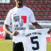 Starkes Zeichen und Unterstützung auch für Leroy Kwadwo, der am Samstag im Spiel seiner Kickers gegen Braunschweig gelb-gesperrt fehlen wird. Starkes Zeichen und Unterstützung auch für Leroy Kwadwo, der am Samstag im Spiel seiner Kickers gegen Braunschweig gelb-gesperrt fehlen wird.