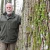 Wo die alten Eichen trotzig ragen: Förster Edwin Spahn im Forstrevier Rohrbrunn, das er 28 Jahre lang, von 1981 bis 2009, geleitet hat. Der 64-Jährige ist vor kurzem in Ruhestand gegangen.