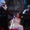 Um seine Liebe zu Christine (Nicole Ciroth) zu bekunden, geht das Phantom der Oper (Uwe Kröger, links) bis zum Äußersten und hält selbst den Grafen Raoul (Jochen Sautter) gefangen.
