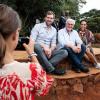Tochter Malaika macht ein Erinnerungsfoto: Dirk Nowitzki und seine Ehefrau Jessica Olsson mit Bundespräsident Frank-Walter Steinmeier während des Besuchs eines Elefanten-Waisenhauses im Nairobi Nationalpark.