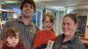 Die Heidingsfelder Winzer Andreas Baumann und Verena Huppmann-Baumann mit ihren Kindern Jana und Lena in ihrer Wein-Oase.