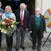 Über die Wiedereröffnung des Buch- und Schreibwarengeschäftes freuen sich (von links) Holger und Cornelia Irmscher, Bürgermeister Herbert Biebelriether und der frühere Inhaber Manfred Rauscher.