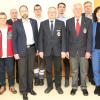 Ehrungen bei der BRK-Bereitschaft: (von links) Bereitschaftsleiter Alexander Vornwald und sein Stellvertreter Lukas Bürger, Relinde Zipprich, Sebastian Weppner, Matthias Schwab, Markus Saller, Klaus Scheller, Jonas Pröschel, stellvertretender Kreisbereitschaftsleiter Gerhard Heitmann, Kreisgeschäftsführer Thomas Schlott, Bürgermeisterin Helga Schmidt-Neder und Kreisvorsitzender Eberhard Sinner.