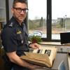 Die Chronik, die Beamte der Ochsenfurter Landpolizei bis Anfang der 1970er Jahre geführt haben, hütet der heutige Leiter der Polizeiinspektion Ochsenfurt, Jürgen Maier, wie einen Schatz. Sie enthält auch Aufzeichnungen zum Tod von Sparkassen-Direktor Egmont Heim. Die Chronik, die Beamte der Ochsenfurter Landpolizei bis Anfang der 1970er Jahre geführt haben, hütet der heutige Leiter der Polizeiinspektion Ochsenfurt, Jürgen Maier, wie einen Schatz. Sie enthält auch Aufzeichnungen zum Tod von Sparkassen-Direktor Egmont Heim.