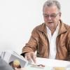 Mithilfe von Symbolbildern lernt ein Schlaganfallpatient zu sprechen. Mithilfe von Symbolbildern lernt ein Schlaganfallpatient zu sprechen.