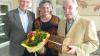 Die ehemalige Dekanatsvorsitzende des Seniorenforums, Hildegard Mußmächer, mit den Mitgliedern des kommissarischen Vorstands Klaus Gierse (links) und Manfred Reichert.