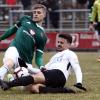 Kämpfte vergeblich: Dem Schweinfurter Florian Pieper (links, hier im Duell mit dem Heimstettener Maximilian Hintermaier) gelang nur noch der Anschlusstreffer.