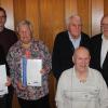 VdK-Kreisgeschäftsführer Klaus-Peter Mai (zweiter von links) und Ortsverbandsvorsitzender Harald Wilhelm (rechts) ehrten bei der Jahresversammlung des VdK-Ortsverbandes Rüdenhausen-Wiesenbronn Betty Paul, Hannelore Krämer, Walter Stadelmann und Peter Hahnsch (vorne) für langjährige Treue zum VdK.