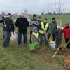 Die Ortsgruppe Buchbrunn des Bund Naturschutz führte am Biebergauer Weg eine Pflanzaktion durch.