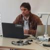 Oberstufenkoordinator Andreas Maier bei der ersten Jahrgangsstufenversammlung per Videokonferenz.