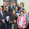 Ehrungen bei der Eigenheimervereinigung Geldersheim. Auf dem Foto zu sehen sind in der hinteren Reihe: Sigmund Appelmann, Engelbert Erhard, Martin Schamberger, Roland Vogel, Gertrud Schemmel, Ingbert Stürmer, Helmut Hemrich; vordere Reihe: Hans-Walter Schmalzbauer, Manfred Gerstner, Gisela Oswald, Angelina Sternecker, Margarete Steinfelder und Annemarie Schuler.