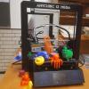 Im Technik-Unterricht an der Udo-Lindenberg-Mittelschule kommt künftig ein 3D-Drucker zum Einsatz. In einem gemeinsamen Workshop mit dem BayernLab lernten die Schüler diesen nun kennen. Betreut wurde der Workshop von den Referenten Ralf Endres und Fabian Hein (beide BayernLab) sowie Fachoberlehrer Manuel Wengel und Referendarin Christina Bronst. Im Technik-Unterricht an der Udo-Lindenberg-Mittelschule kommt künftig ein 3D-Drucker zum Einsatz. In einem gemeinsamen Workshop mit dem BayernLab lernten die Schüler diesen nun kennen. Betreut wurde der Workshop von den Referenten Ralf Endres und Fabian Hein (beide BayernLab) sowie Fachoberlehrer Manuel Wengel und Referendarin Christina Bronst.
