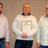 Erwin Eyrich wurde zum Ehrenvorstand ernannt. Ihm gratulierten die Vorstände Paul Scheiner (rechts) und Michael Dümig (links). Erwin Eyrich wurde zum Ehrenvorstand ernannt. Ihm gratulierten die Vorstände Paul Scheiner (rechts) und Michael Dümig (links).