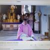 Pfarrer Thomas Amrehn beim Live-Stream-Gottesdienst in der Pfarrkirche St. Sebastian Unterspiesheim. 