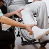 Für Rehakliniken in Bayern gilt ein Aufnahmestopp, nur noch medizinisch notwendige Behandlungen finden statt. Die Folge: In vielen Einrichtungen stehen derzeit Betten leer.
