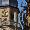 Von der Balustrade des Bad Königshofener Kirchturms wird Pfarrer Karl Feser am Karfreitag und Karsamstag Gebetstexte sprechen. Dies geschieht über Lautsprecher und zwar in alle vier Himmelsrichtungen.