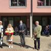 Pfarrer Bernd Töpfer, Gemeindeassistentin Ute Töpfer, Heimleiter Erik Schmekel, Posaunenchorleiter Bernd Richter vor dem Haus Lehmgruben bei der Übergabe eines Osterkorbes mit Briefen an die Senioren. Pfarrer Bernd Töpfer, Gemeindeassistentin Ute Töpfer, Heimleiter Erik Schmekel, Posaunenchorleiter Bernd Richter vor dem Haus Lehmgruben bei der Übergabe eines Osterkorbes mit Briefen an die Senioren.