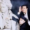 And now Beethoven! Aleksey Igudesman (unten) und Hyung-ki Joo mit dem Namensgeber ihres neuen Programms. And now Beethoven! Aleksey Igudesman (unten) und Hyung-ki Joo mit dem Namensgeber ihres neuen Programms.