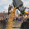 Dieses Bild wird es in diesem Jahr nicht geben: Wegen der Corona-Krise findet das Entenrennen des Vereins Wildwasser nicht statt. 