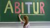 In München arbeitet das Kultusministerium gemeinsam mit Lehrern, Schülern und Eltern an einem Fahrplan, unter welchen Bedingungen das Abitur dieses Jahr stattfinden kann.
