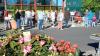 Warten auf Einlass am Montagfrüh beim Garten-Center Dehner im Hafen.